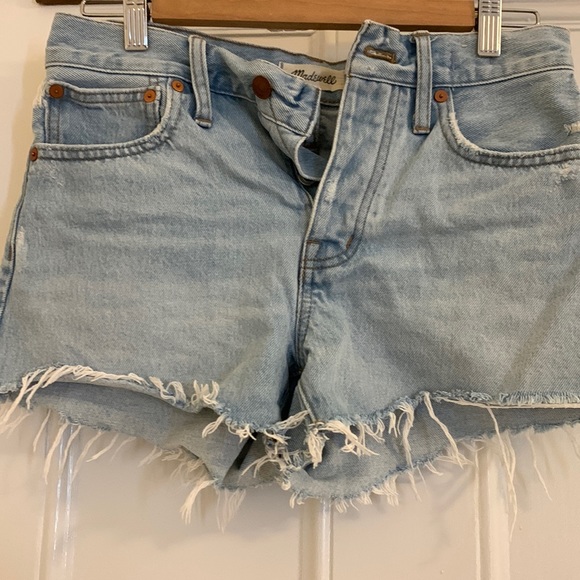 Madewell Relaxed Denim Shorts in Cedarcroft Wash 23 - Picture 1 of 5